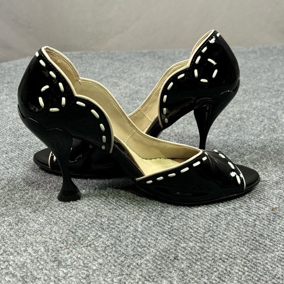 John Fluevog Heels Women’s 8.5 Listen Up Audrey Patent Leather Classic Black - Picture 5 of 9